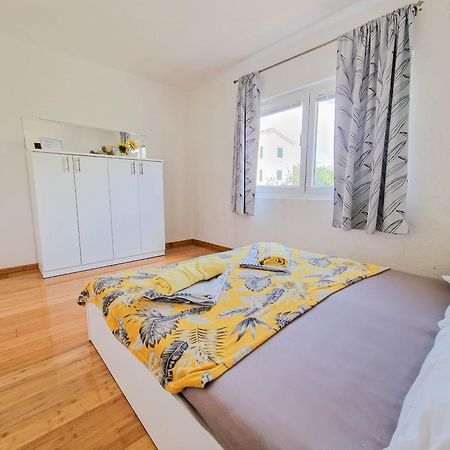 Flip - Flop Apartment Novalja Luaran gambar