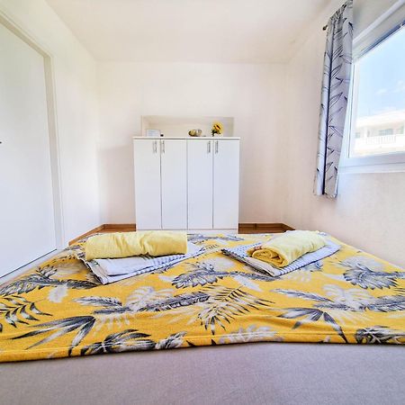 Flip - Flop Apartment Novalja Luaran gambar