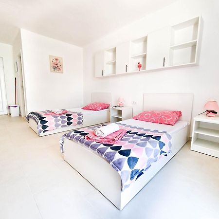 Flip - Flop Apartment Novalja Luaran gambar