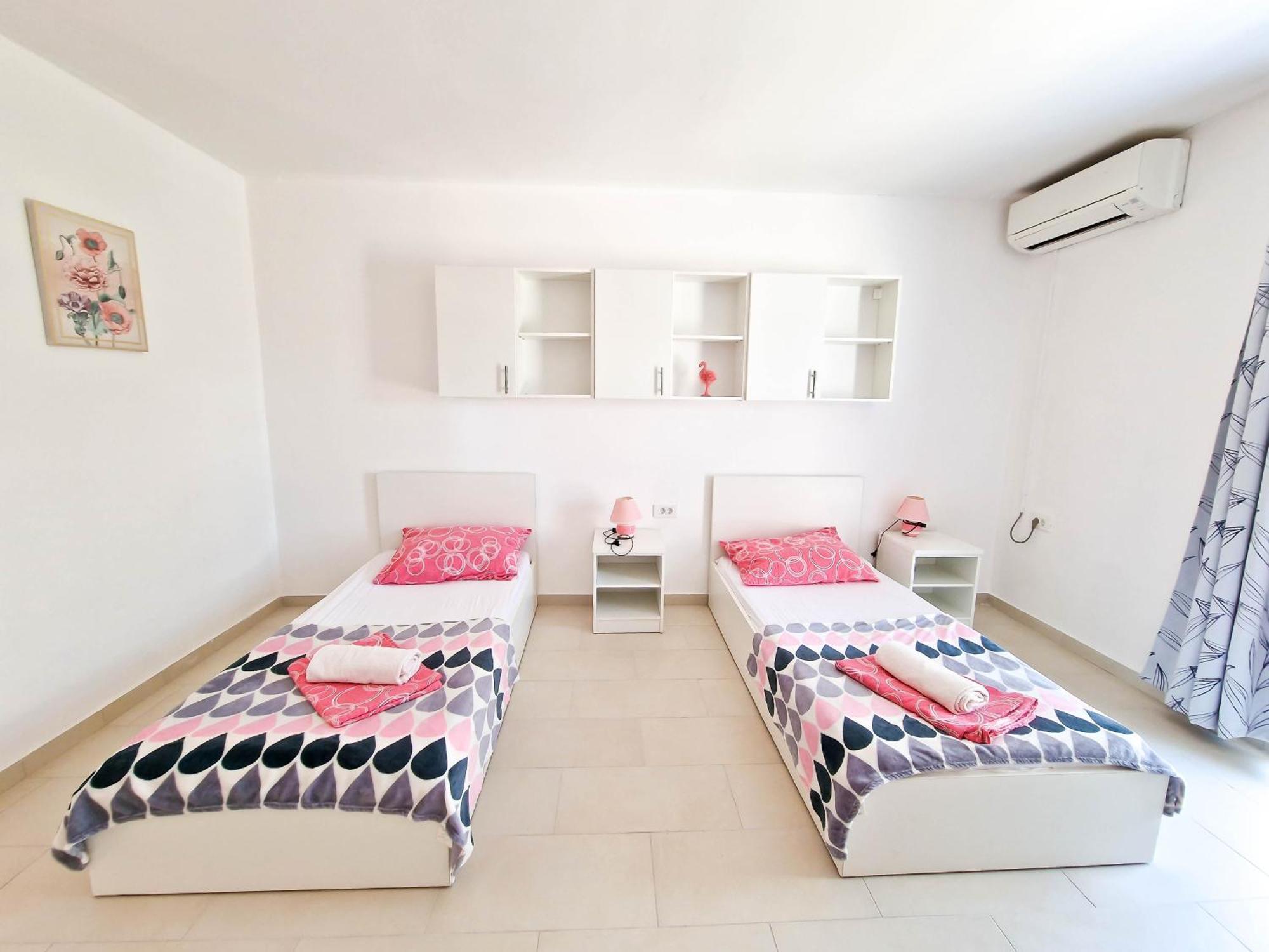 Flip - Flop Apartment Novalja Luaran gambar