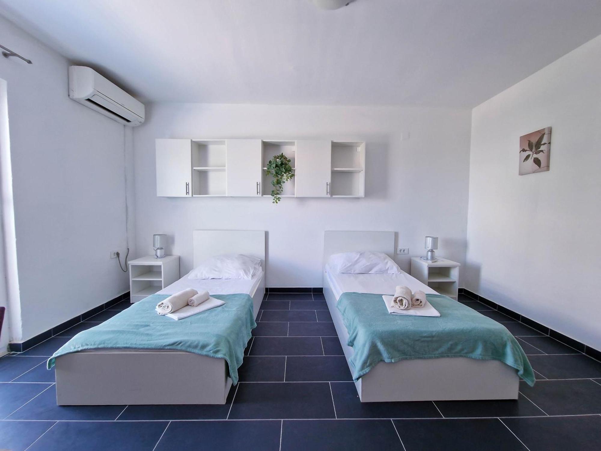 Flip - Flop Apartment Novalja Luaran gambar