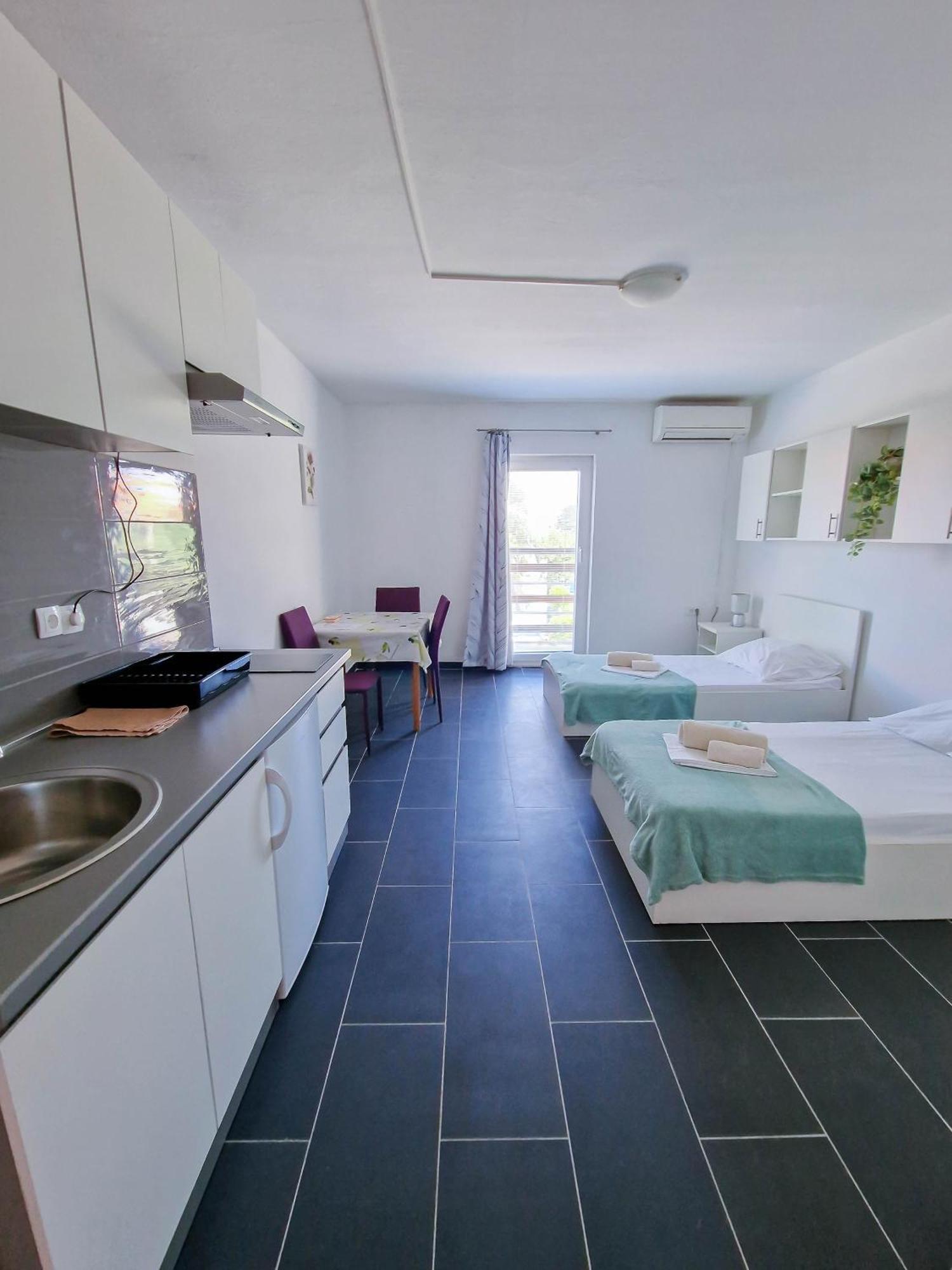 Flip - Flop Apartment Novalja Luaran gambar